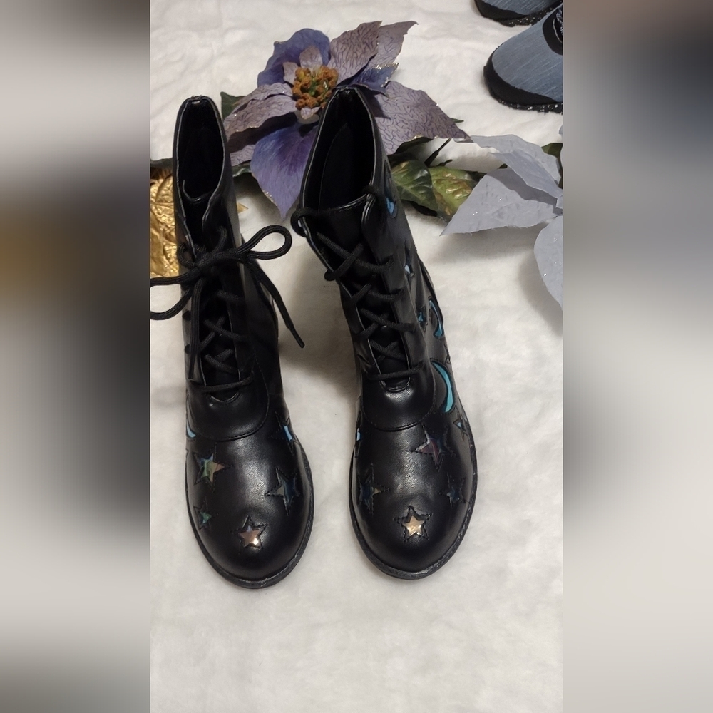 New condition boots for girls size6 - Picture 2 of 7